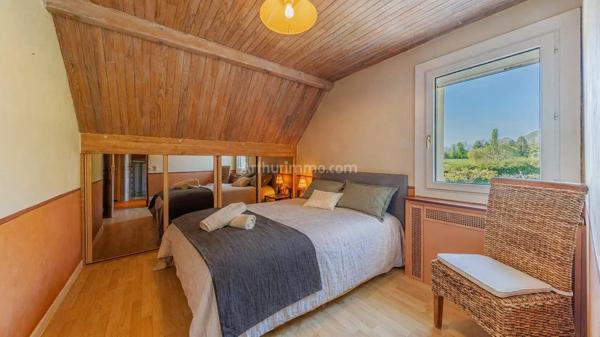 Vente                                                      Maison
                        
                     7 pièces                      325 m2                     à Chambéry