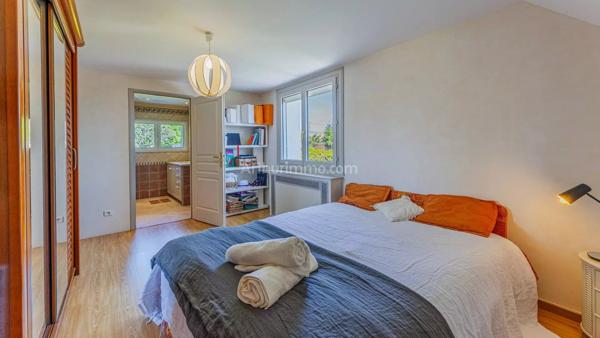 Vente                                                      Maison
                        
                     7 pièces                      325 m2                     à Chambéry
