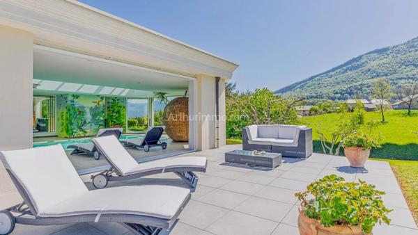 Vente                                                      Maison
                        
                     7 pièces                      325 m2                     à Chambéry
