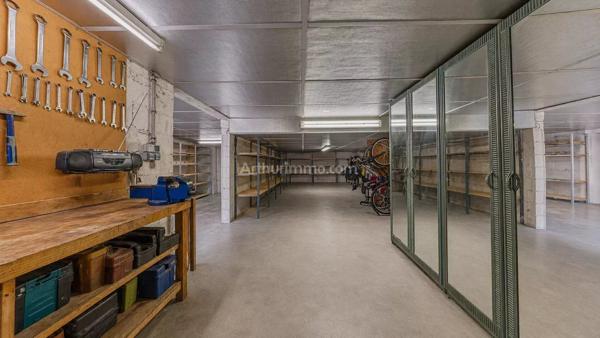 Vente                                                      Maison
                        
                     7 pièces                      325 m2                     à Chambéry
