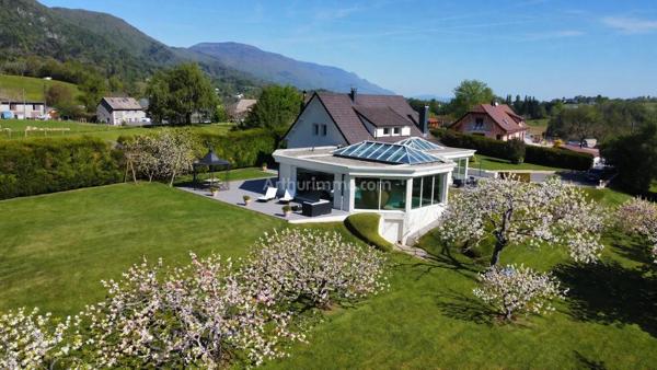 Vente                                                      Maison
                        
                     7 pièces                      325 m2                     à Chambéry