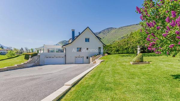 Vente                                                      Maison
                        
                     7 pièces                      325 m2                     à Chambéry