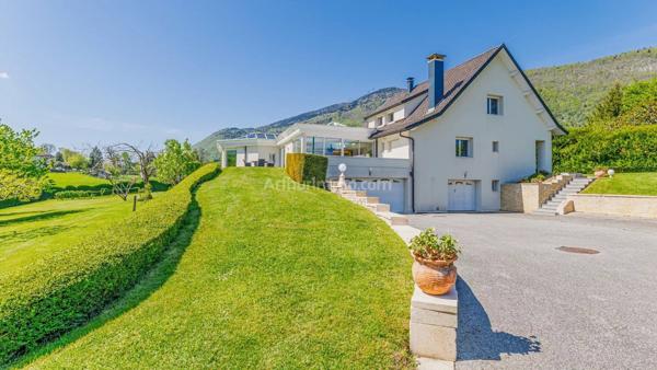 Vente                                                      Maison
                        
                     7 pièces                      325 m2                     à Chambéry