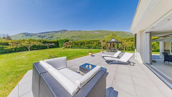 Vente                                                      Maison
                        
                     7 pièces                      325 m2                     à Chambéry
