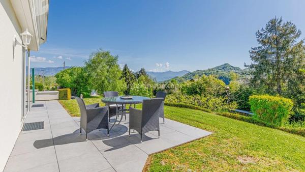Vente                                                      Maison
                        
                     7 pièces                      325 m2                     à Chambéry
