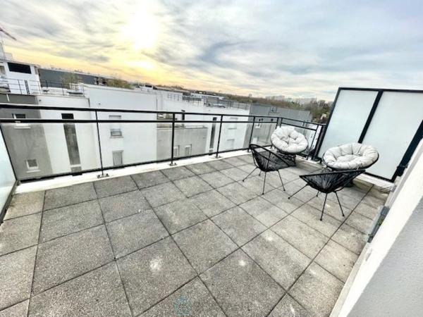 Duplex moderne avec terrasse et parkings