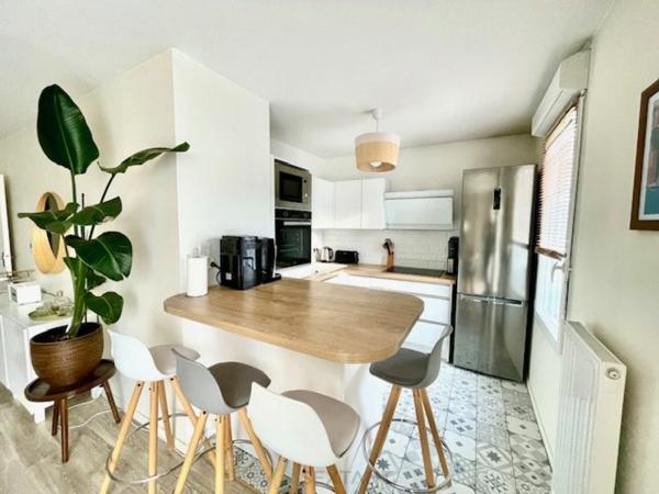 Duplex moderne avec terrasse et parkings