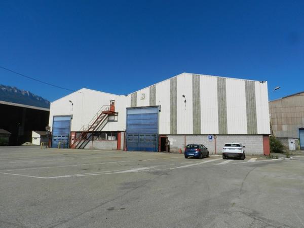 Dpt Isère (38), au CHEYLAS Local industriel 1500 m²