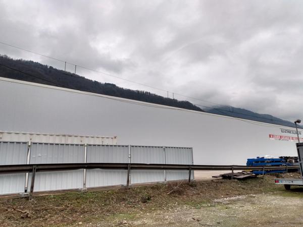 Dpt Isère (38), au CHEYLAS Local industriel 1500 m²