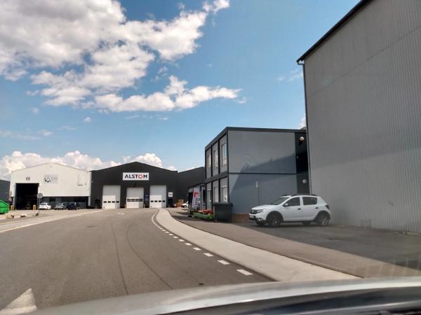 Dpt Isère (38), au CHEYLAS Local industriel 1500 m²
