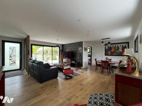RARE - Maison de plain pied récente au calme avec garage