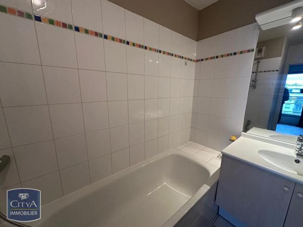 Appartement à louer 4 pièces 96.98m²