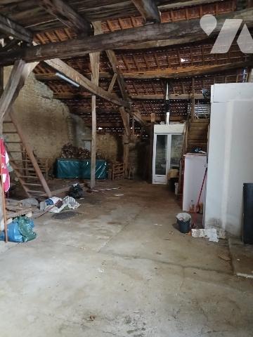 Maison d'habitation avec grange, cour et terrain