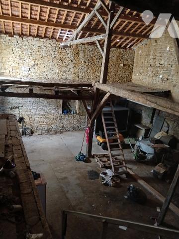 Maison d'habitation avec grange, cour et terrain