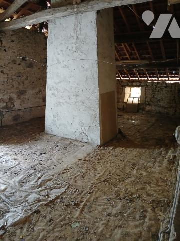 Maison d'habitation avec grange, cour et terrain