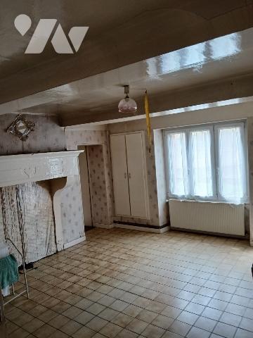 Maison d'habitation avec grange, cour et terrain