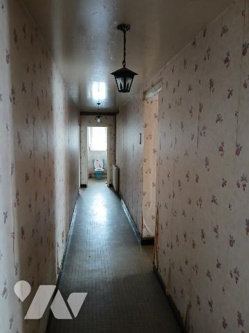 Maison d'habitation avec grange, cour et terrain