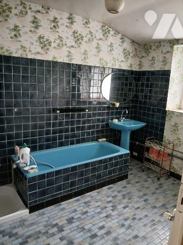 Maison d'habitation avec grange, cour et terrain