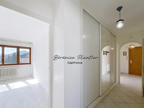 Appartement traversant au calme dans belle copropriété