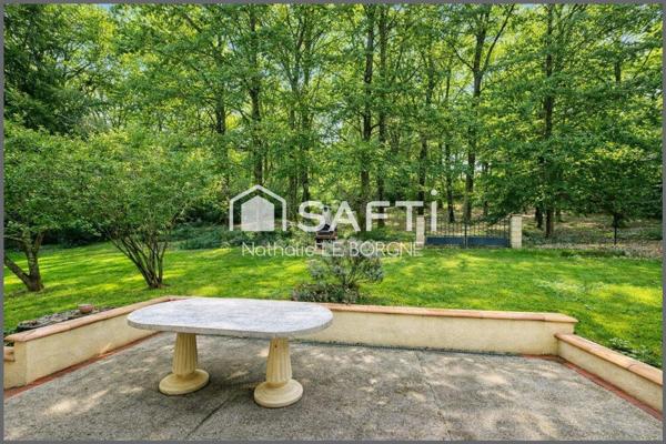 Maison sur demi sous sol avec terrain boisé