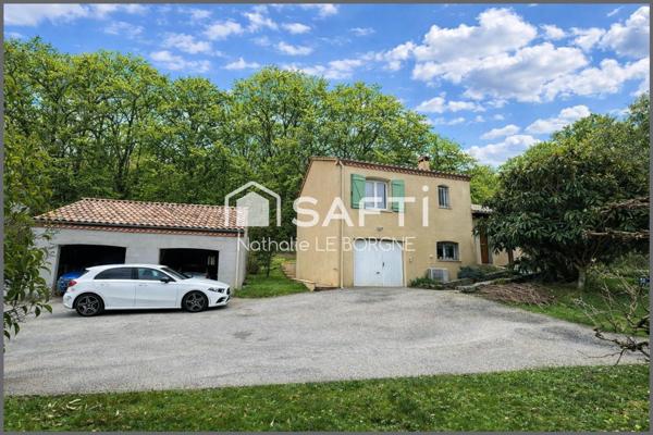Maison sur demi sous sol avec terrain boisé