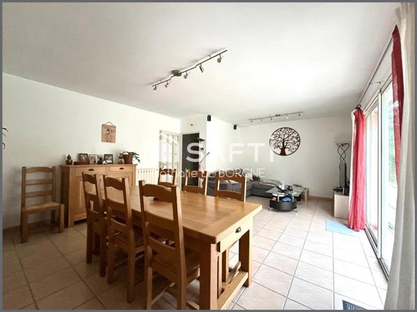 Maison sur demi sous sol avec terrain boisé