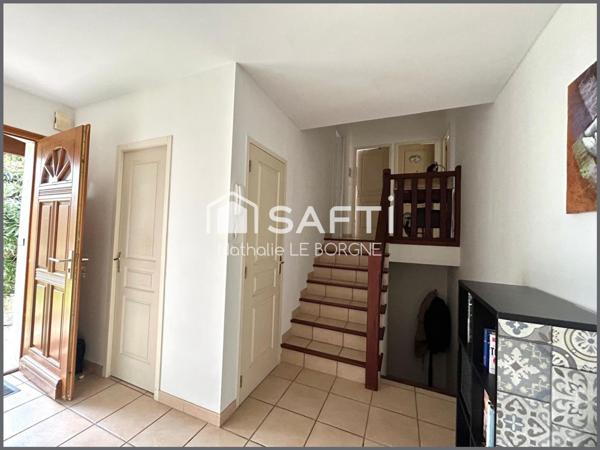 Maison sur demi sous sol avec terrain boisé