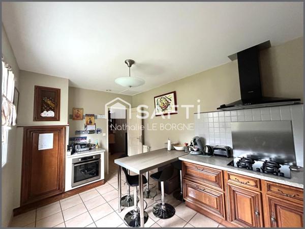 Maison sur demi sous sol avec terrain boisé