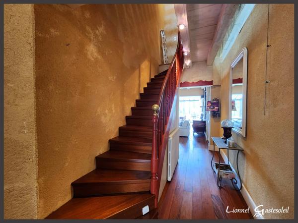 Maison de ville de caractère à vendre 3 à 4 chambres avec vue sur la Dordogne à SAINTE FOY LA GRANDE (33)