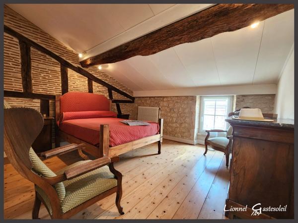 Maison de ville de caractère à vendre 3 à 4 chambres avec vue sur la Dordogne à SAINTE FOY LA GRANDE (33)