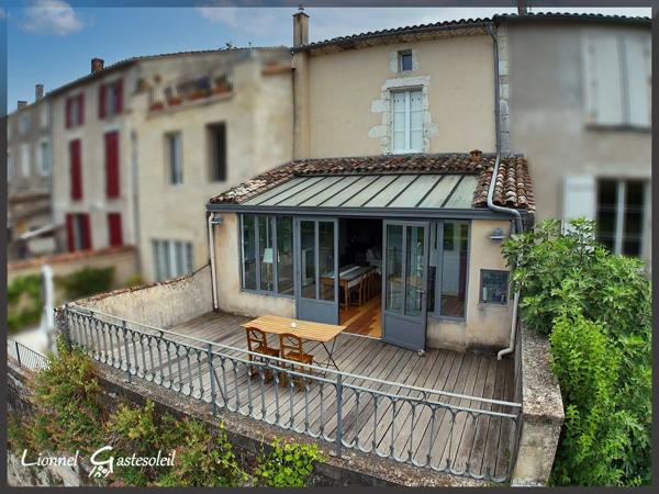 Maison de ville de caractère à vendre 3 à 4 chambres avec vue sur la Dordogne à SAINTE FOY LA GRANDE (33)