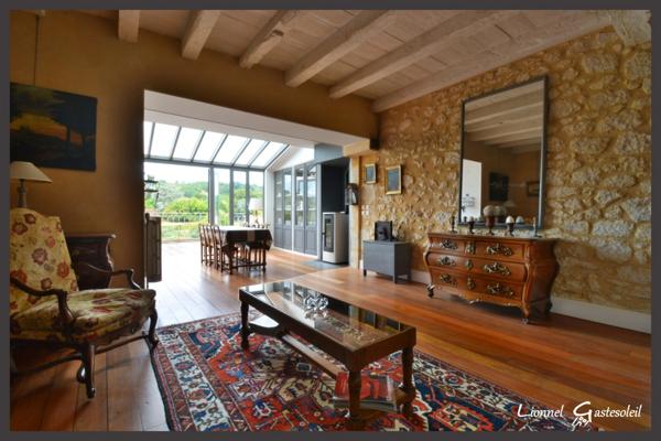 Maison de ville de caractère à vendre 3 à 4 chambres avec vue sur la Dordogne à SAINTE FOY LA GRANDE (33)