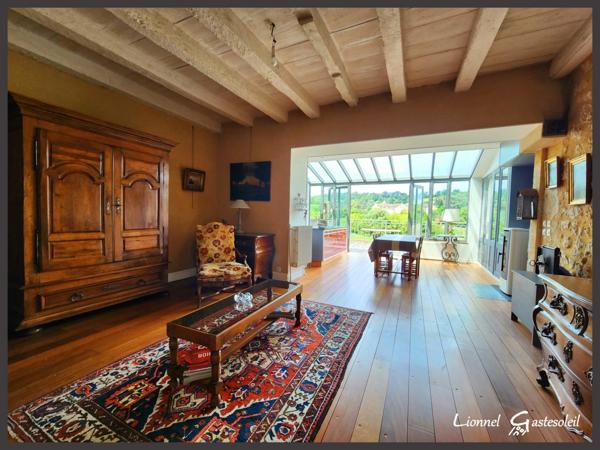 Maison de ville de caractère à vendre 3 à 4 chambres avec vue sur la Dordogne à SAINTE FOY LA GRANDE (33)