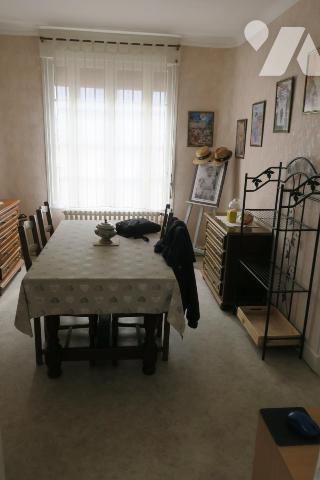 Immeuble de rapport - 3 appartements (2 occupés + 1 libre) - Garage - Caves - Cour. 263 m² cadastré.