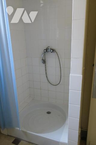 Immeuble de rapport - 3 appartements (2 occupés + 1 libre) - Garage - Caves - Cour. 263 m² cadastré.