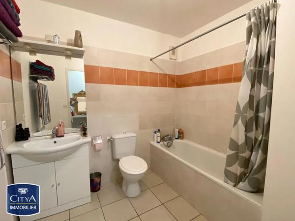 Appartement à louer 2 pièces 52.56m² Aubenas (07200)