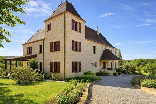 Payrac (46), Propriété d'exception,440m², 19 pièces, 10 chambres, chacune avec salle d'eau privative, gîte, piscine... Élégance intemporelle & performance énergétique exceptionnelle