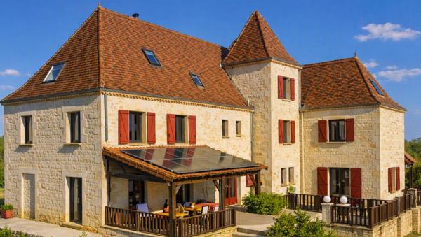 Payrac (46), Propriété d'exception,440m², 19 pièces, 10 chambres, chacune avec salle d'eau privative, gîte, piscine... Élégance intemporelle & performance énergétique exceptionnelle