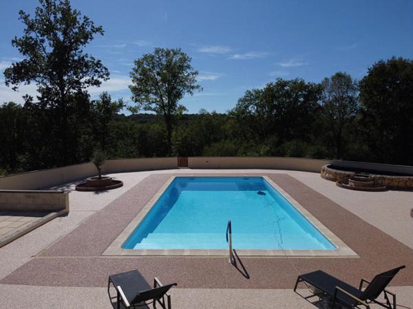 Payrac (46), Propriété d'exception,440m², 19 pièces, 10 chambres, chacune avec salle d'eau privative, gîte, piscine... Élégance intemporelle & performance énergétique exceptionnelle