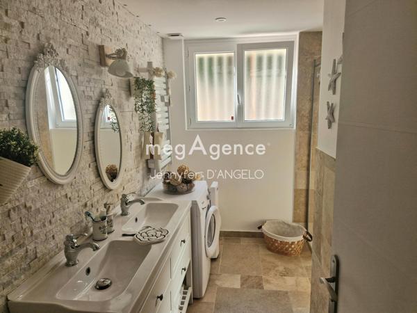 Maison à OLLIOULES, 83190 - 7 pièces 155m²
