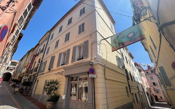 Appartement à vendre    3 pièces •  Ollioules