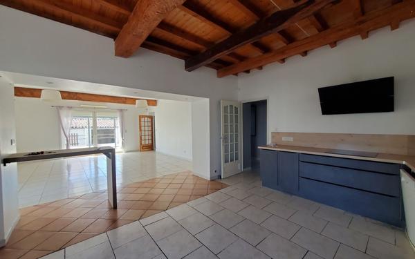 Maison à vendre    5 pièces •  Finhan
