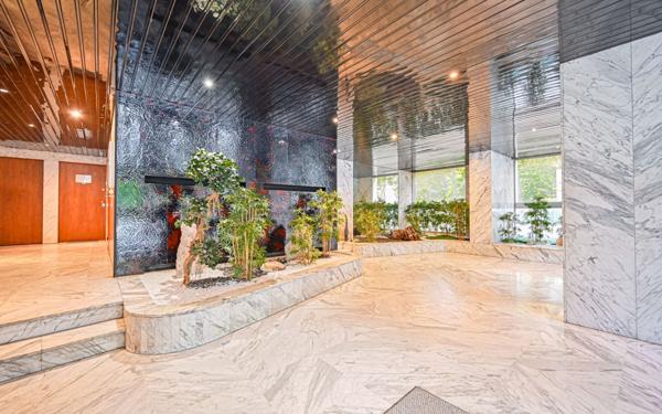 Appartement à vendre    3 pièces • 60,60 m2 Paris 12