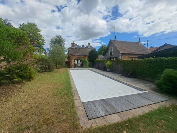 TRES BELLE MAISON FAMILIALE A DEUX PAS DU CENTRE DE LA FLECHE