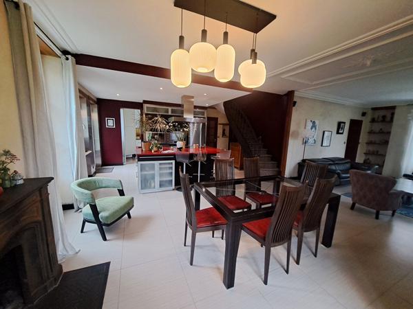 TRES BELLE MAISON FAMILIALE A DEUX PAS DU CENTRE DE LA FLECHE