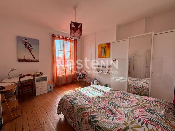 TRES BELLE MAISON FAMILIALE A DEUX PAS DU CENTRE DE LA FLECHE