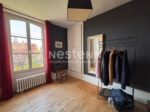TRES BELLE MAISON FAMILIALE A DEUX PAS DU CENTRE DE LA FLECHE