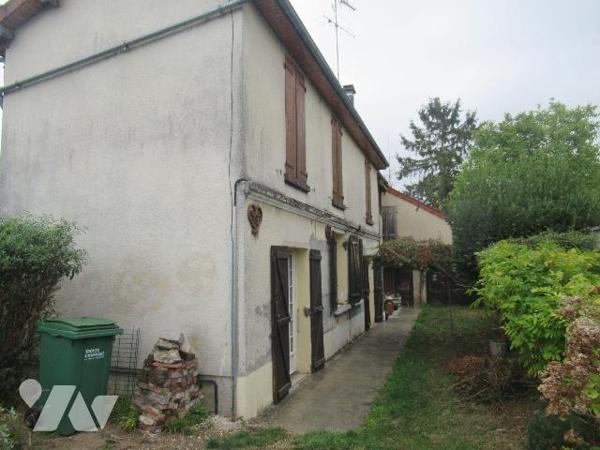 A Vendre à Pont sainte Marie dans environnement de qualité. A découvrir cette maison de 1920 d'...