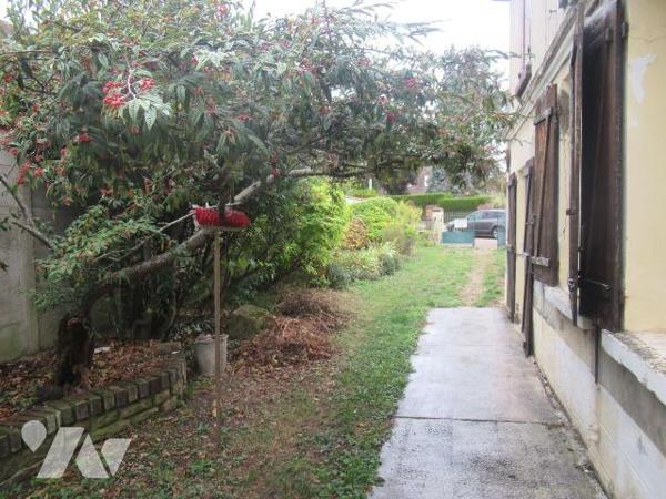 A Vendre à Pont sainte Marie dans environnement de qualité. A découvrir cette maison de 1920 d'...