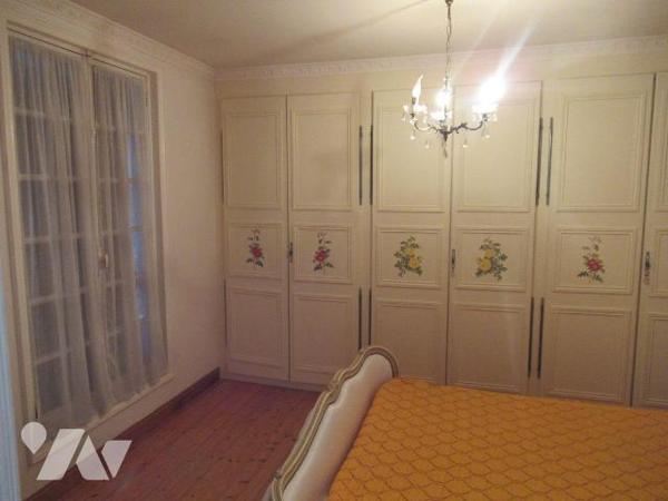 A Vendre à Pont sainte Marie dans environnement de qualité. A découvrir cette maison de 1920 d'...